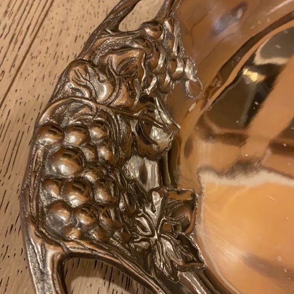 Silver serving tray with grape detail - Picture 2 of 6